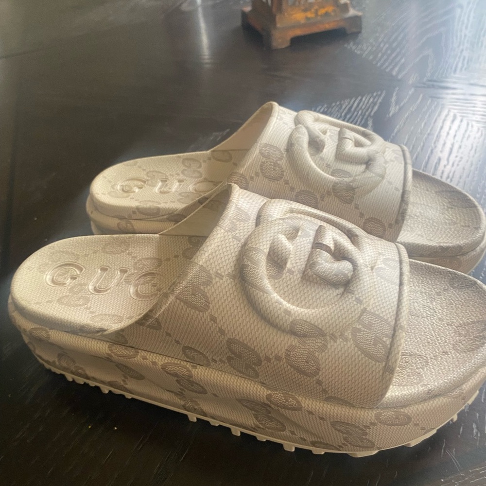 Gucci slides size 41